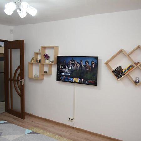 1St Apartment Nehoiu Dış mekan fotoğraf