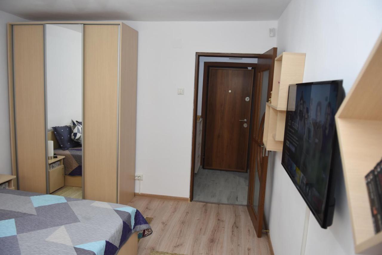 1St Apartment Nehoiu Dış mekan fotoğraf