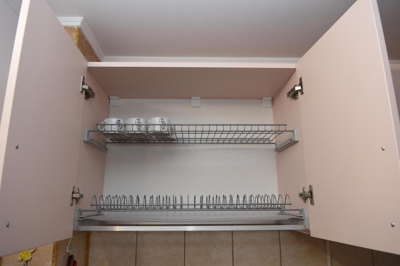 1St Apartment Nehoiu Dış mekan fotoğraf
